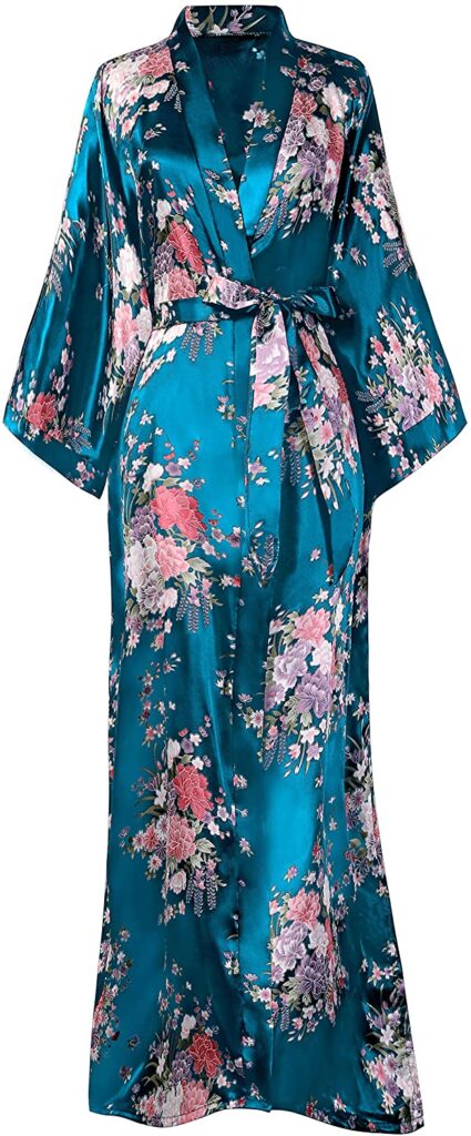 gifts,gifts for her,Dubai,UAE,Eid,Birthday,wedding,ideas,inspiration,2020,kimono,japanese,korean,chinese,culture,robe,silk,soft,spa,massage,makeup,pajama,loungewear